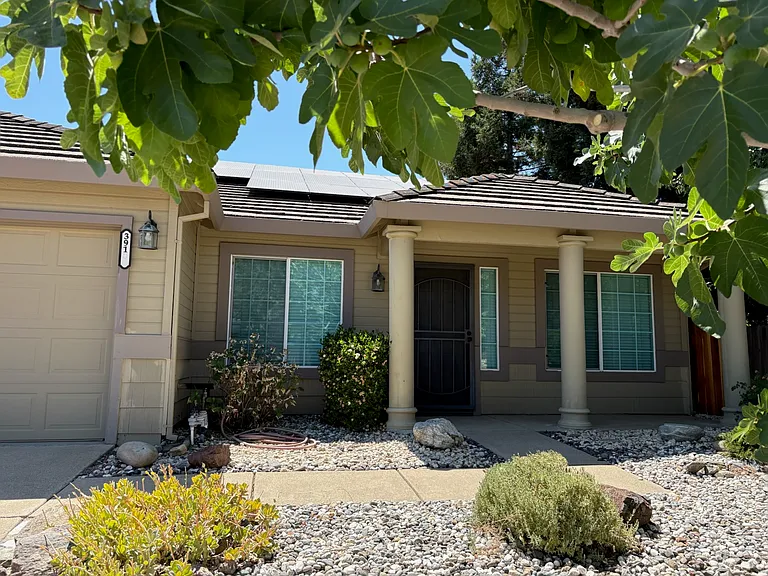 3910 Magnolia Hills Dr — Photo 2