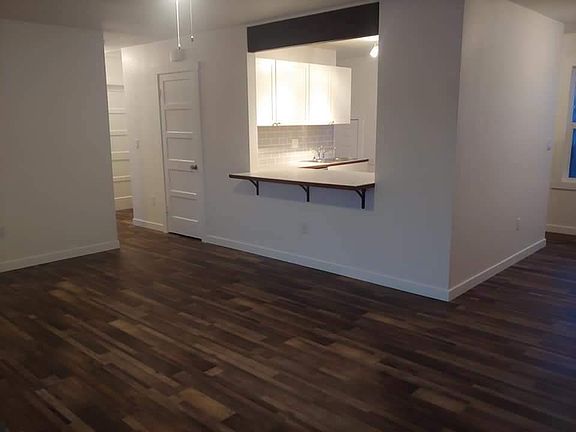 4th image of 1326 Mahan Ave