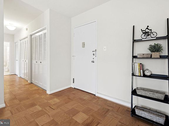 4th image of 10401 Grosvenor Pl APT 311
