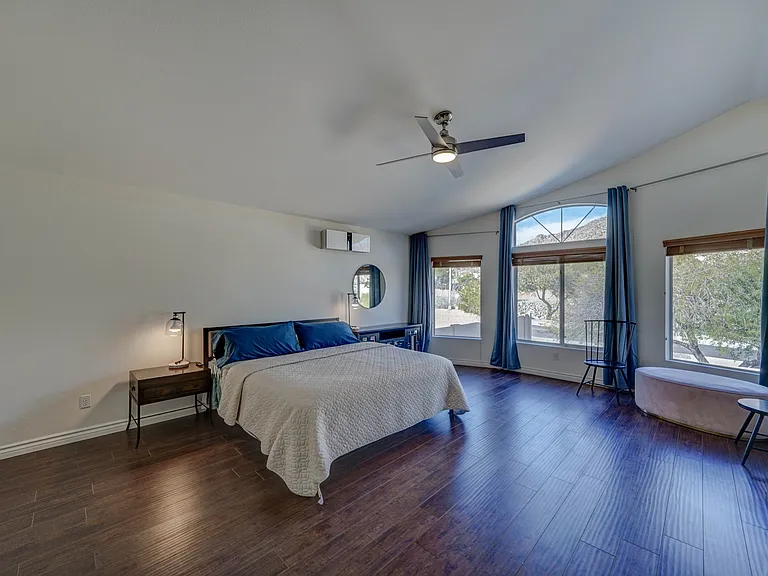 820 E Mountain Sage Dr — Photo 15