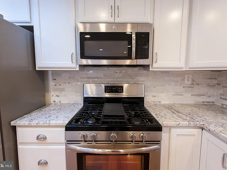 1419 N Longfellow St — Photo 38
