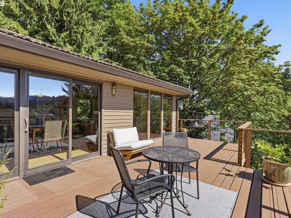 7024 SW Canyon Dr, Portland, OR 97225
