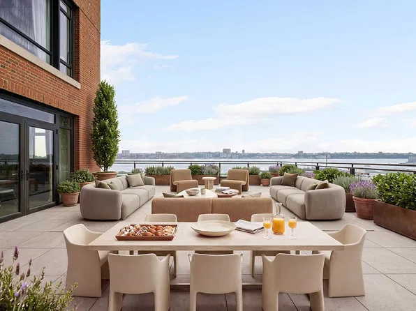 555 W 22nd St #11AW, New York, NY 10011