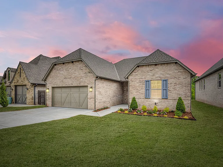 2600 Woods Edge Dr — Photo 1