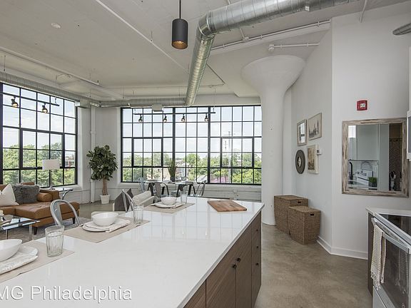 3rd image of 3101 W Glenwood Ave #201