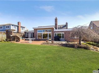 87 Blackheath Rd, Lido Beach, NY 11561