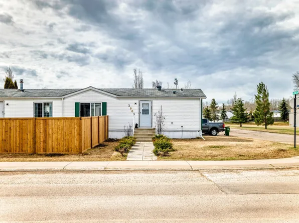 2903 Lakewood Dr NW, Edmonton, AB T5S 1T7