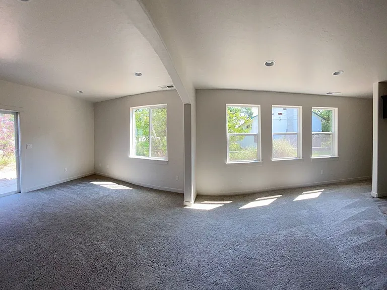 220 W Maple St #B — Photo 3