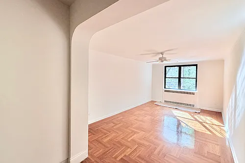700 Fort Washington Ave #2C Photo 1