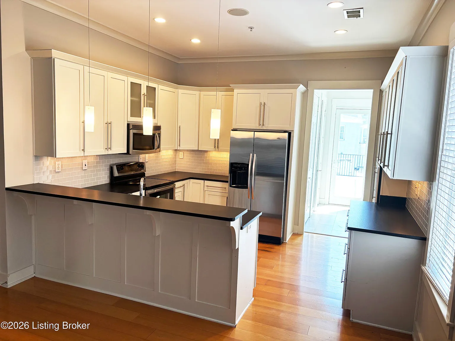 3 bed, 2.5 bath, 3235 sqft, $3,100 — Photo 2