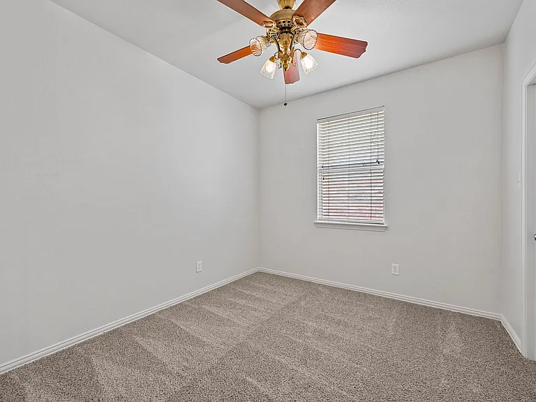 1711 Peregrine Dr — Photo 26