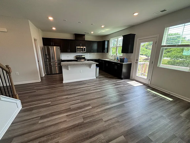 1045 Shoreside Dr — Photo 5