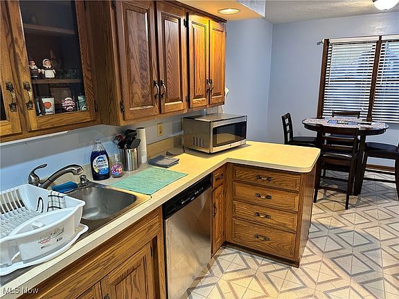 4th image of 212 Clubside Dr NW