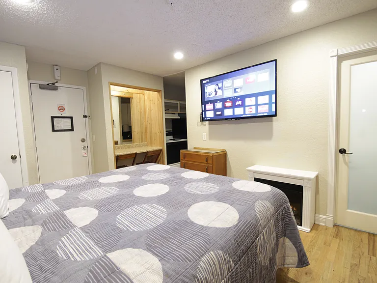 2105 W Bristol Ave #105 — Photo 6