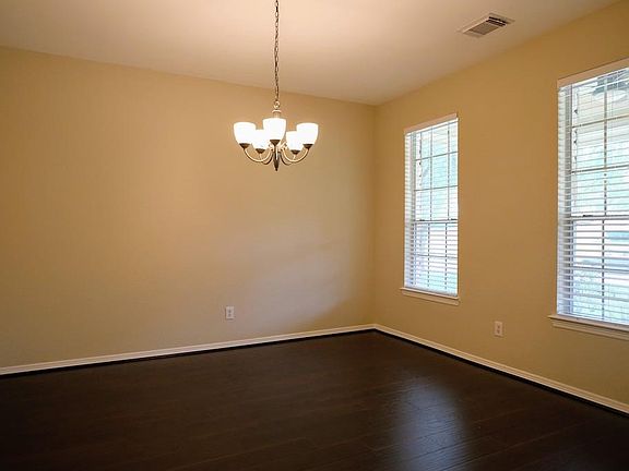 5th image of 1118 Autumn Village Dr