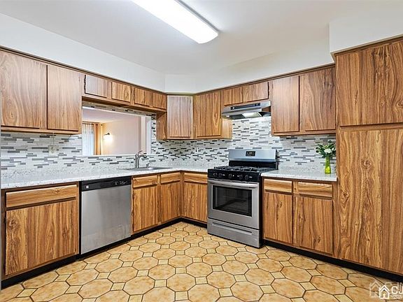 5th image of 354 Willowbrook Dr