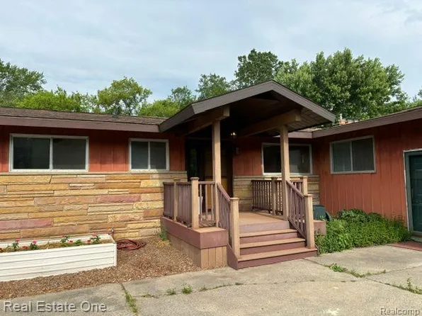 3300 Coin St, Burton, MI 48519