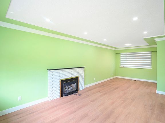 3rd image of 14935 Kew Dr