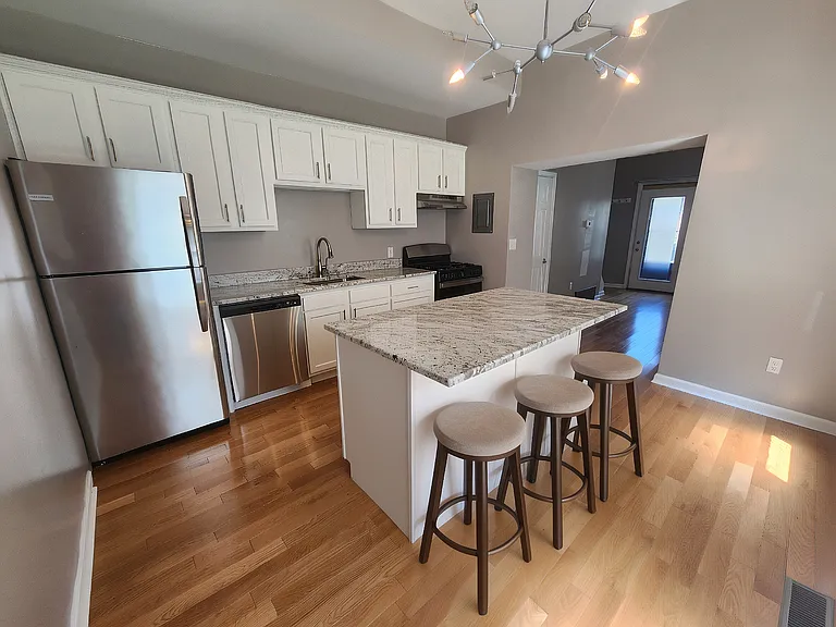 115 W 2nd Ave #A — Photo 11