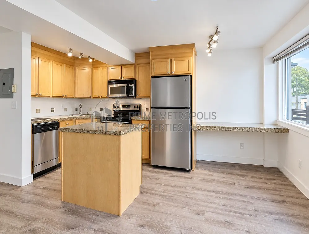 1601 Taylor Ave N — Photo 4