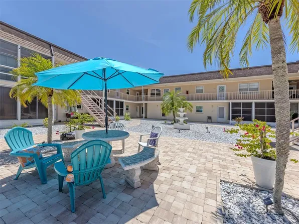 537 Manatee Ct APT 204, Venice, FL 34285