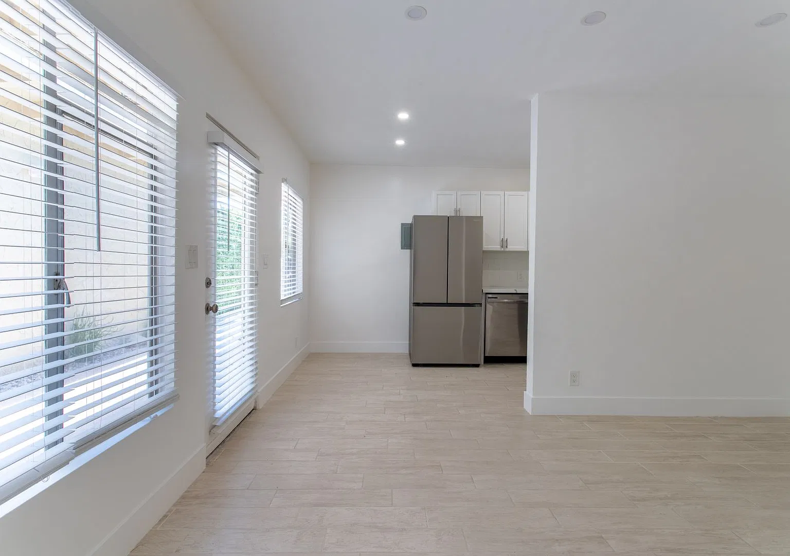 222 W. Via Sol — Photo 3