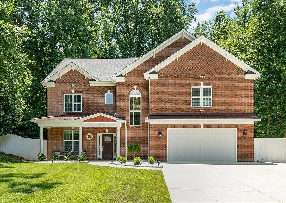 1st image of 8418 Knollwood Cres