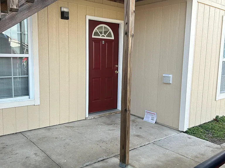 109 SE D Hwy #B — Photo 12