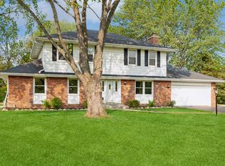 10625 N Hollyhock Ct, Mequon, WI 53092