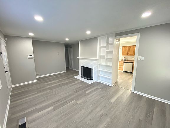 5th image of 233 Marquette St
