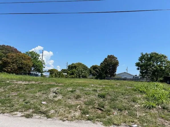 172 W 16th St, Riviera Beach, FL 33404