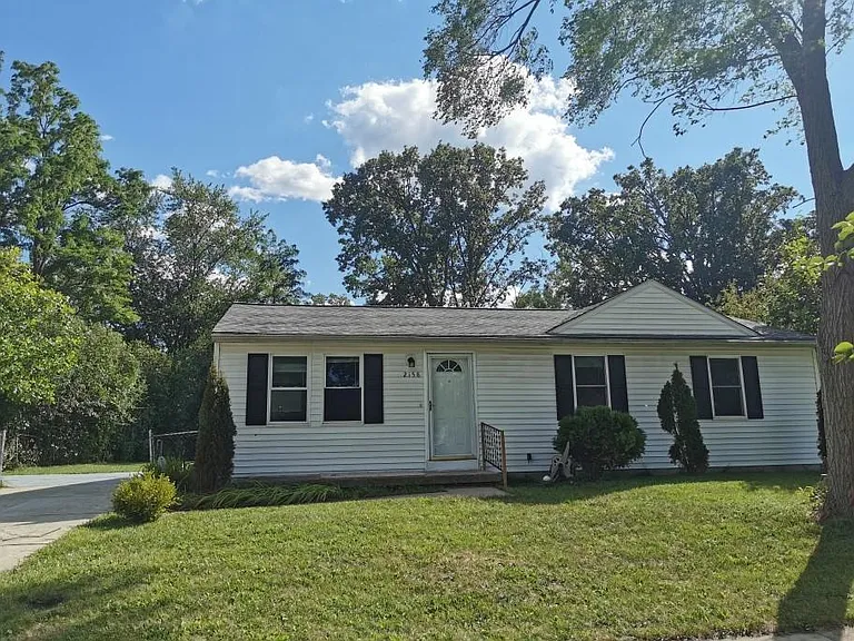 2158 Hemlock Dr — Photo 1