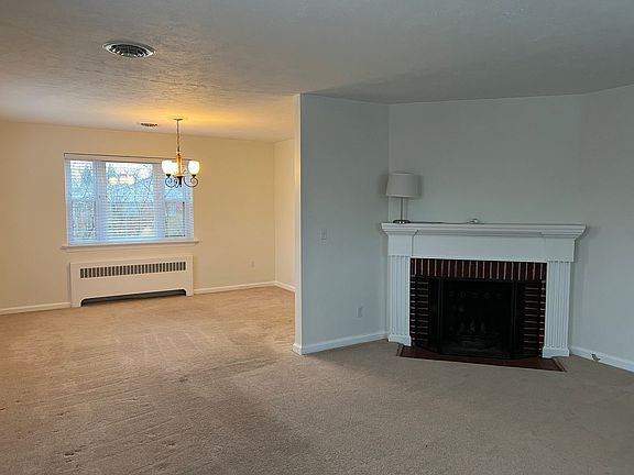 4th image of 405 Hemlock Dr SE