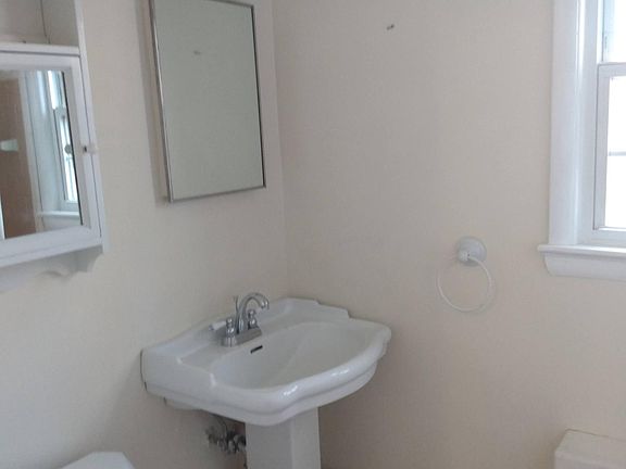 5th image of 157 Talbott St