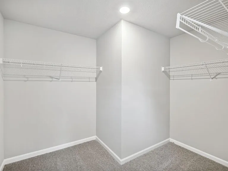 423 Salisbury Cir — Photo 14