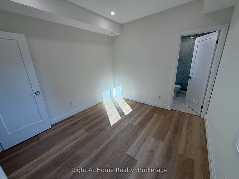 576B Guelph St — Photo 14
