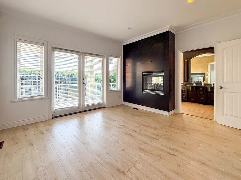 2307 Marine Dr — Photo 25