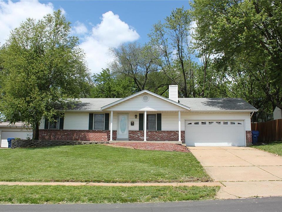 1st image of 3 Gray Brooke Ln