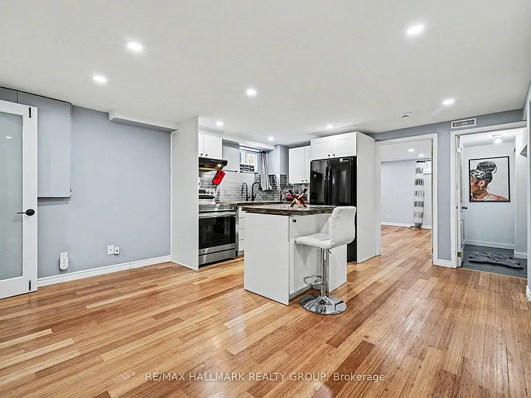 1307 Vancouver Ave #B — Photo 5