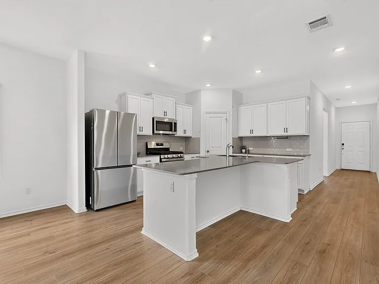 941 Legends Ln — Photo 8