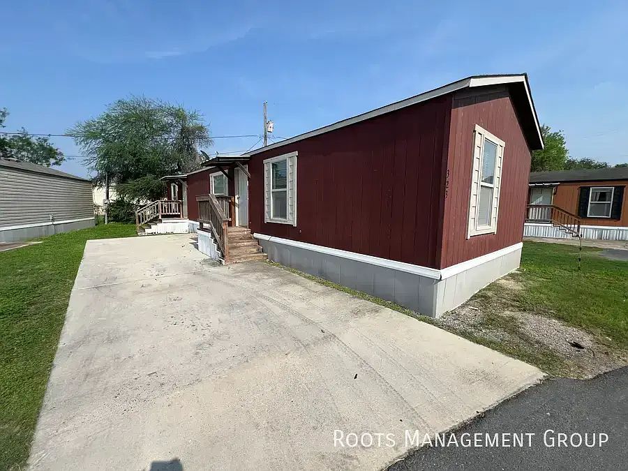 1st image of 310 Scobey Ave #323