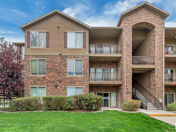 2nd image of 476 W 200 N APT 208