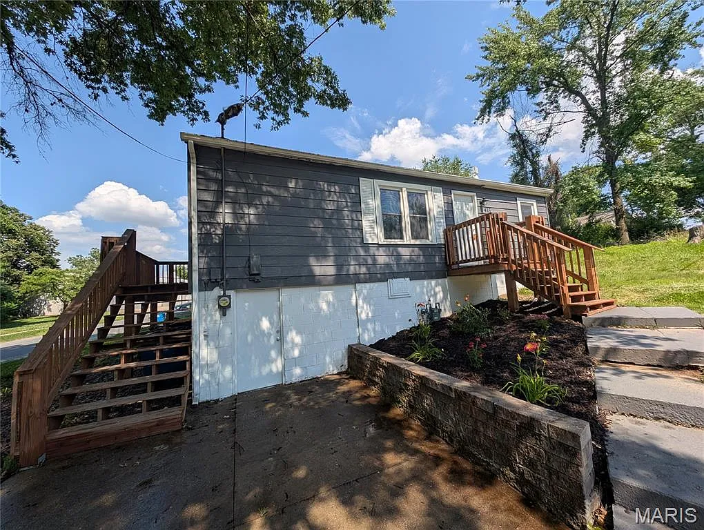 415 Mill St photo 1