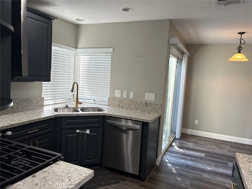 3 bed, 2.5 bath, 1543 sqft, $3,450 — Photo 4
