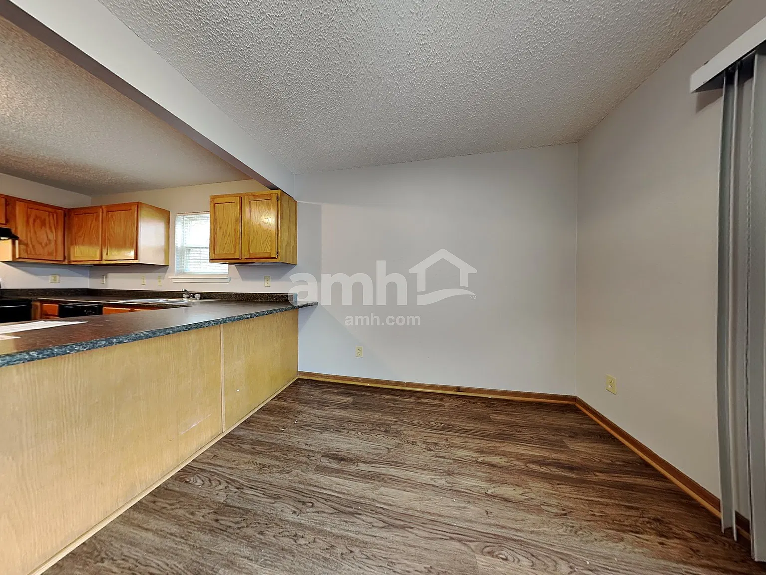 3 bed, 2.5 bath, 1668 sqft, $2,010 — Photo 4