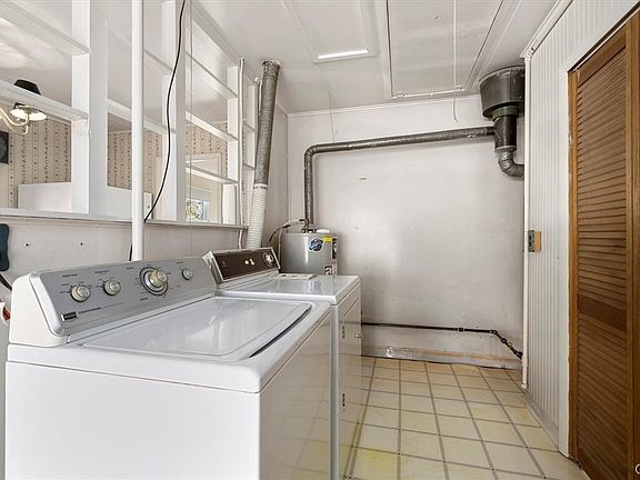 4th image of 15 Ashwood Ave