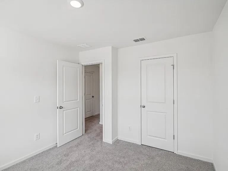 136 Saginaw Ct — Photo 12