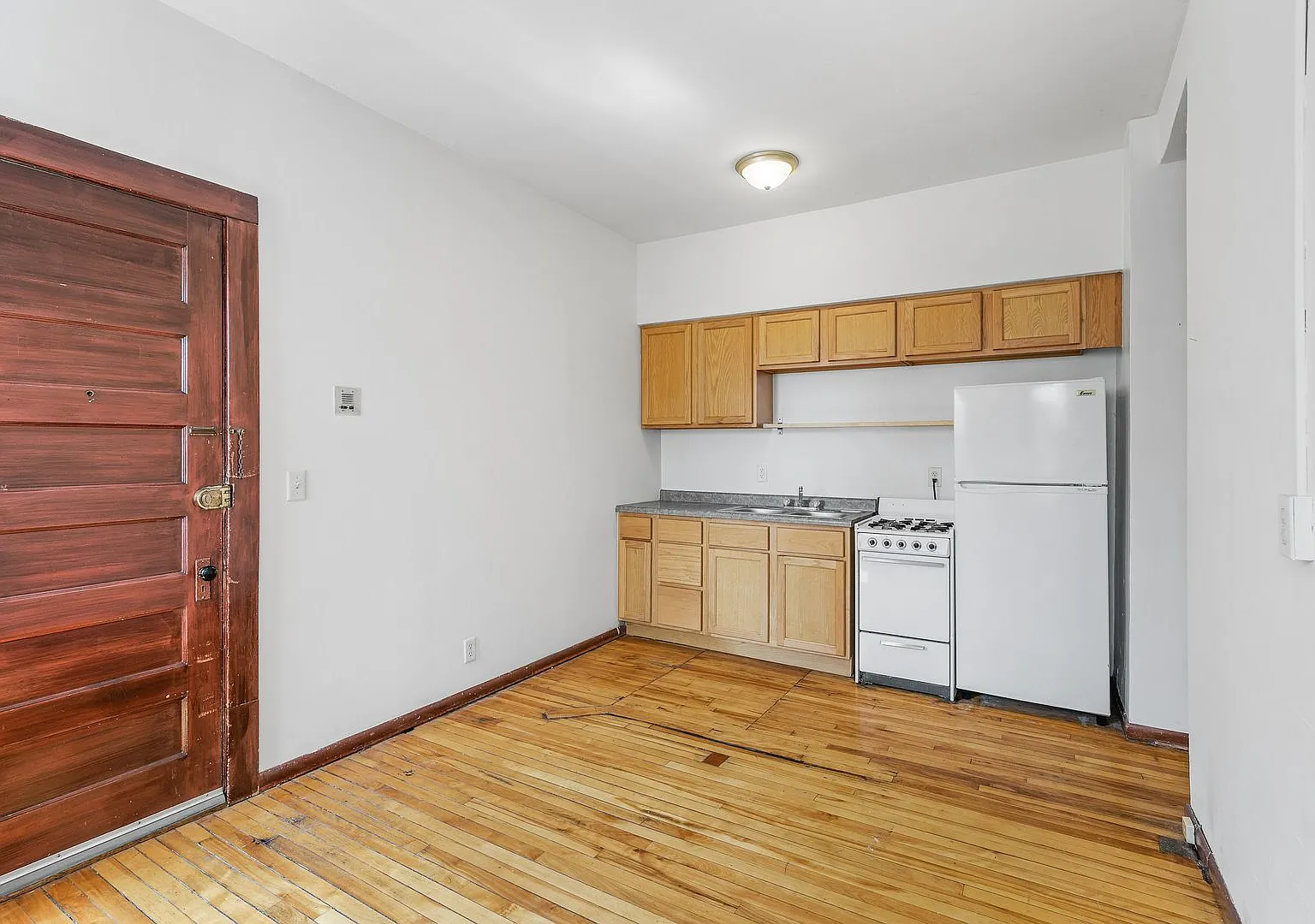 Doolittle 2735 Humboldt Ave S — Photo 3