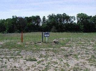 9010 Hidden Ct W, South Lyon, MI 48178