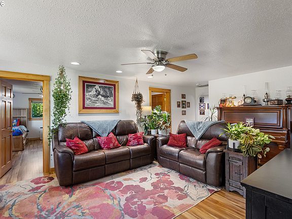 5th image of 220 Faver Dr